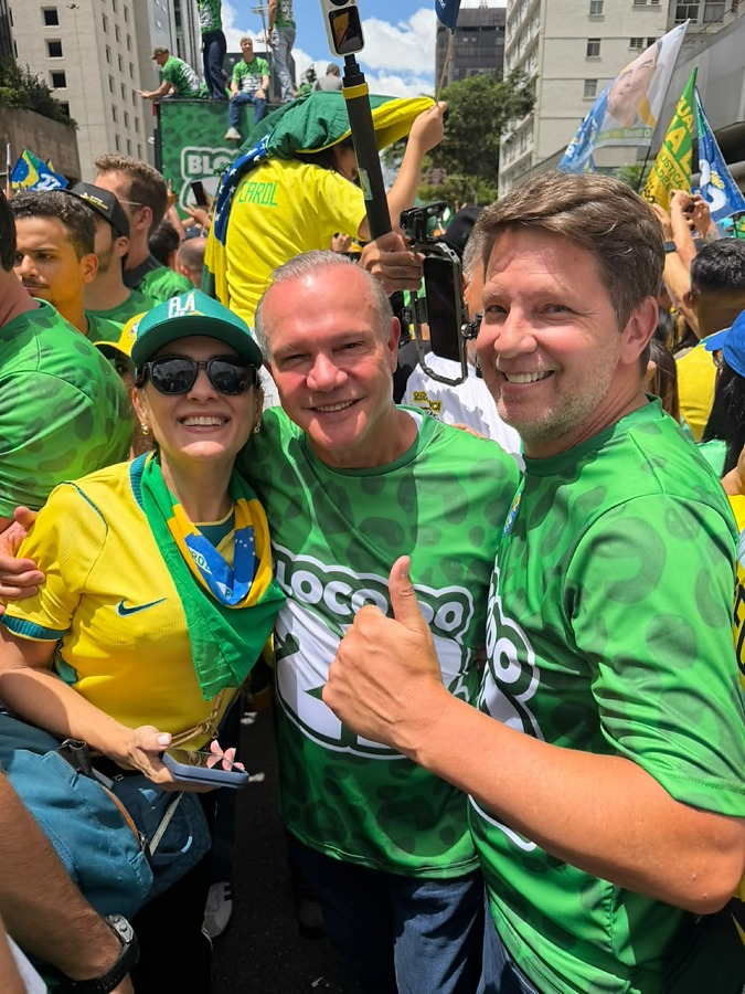 Wellington participa de ato pró-Flávio Bolsonaro na avenida Paulista - vídeo