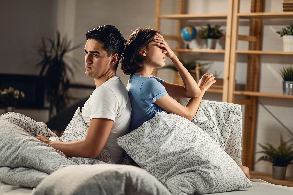 Casal distante e com problemas de relacionamento