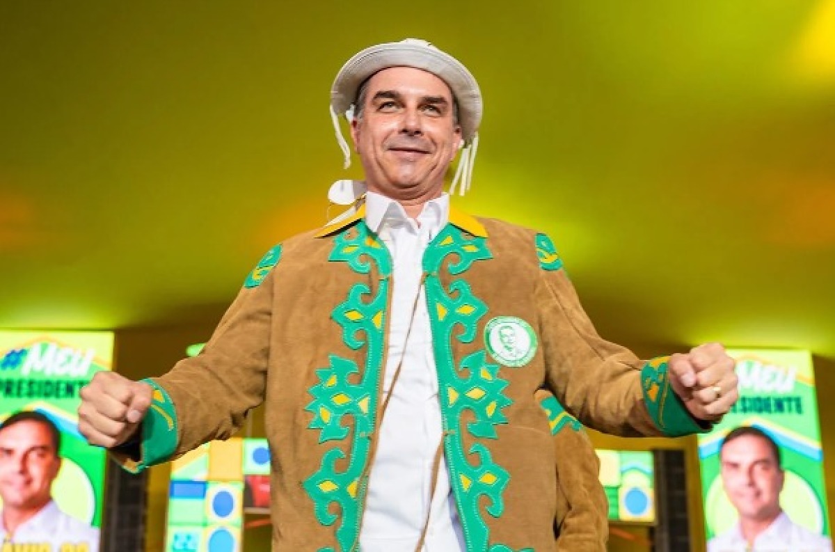Fl&aacute;vio Bolsonaro