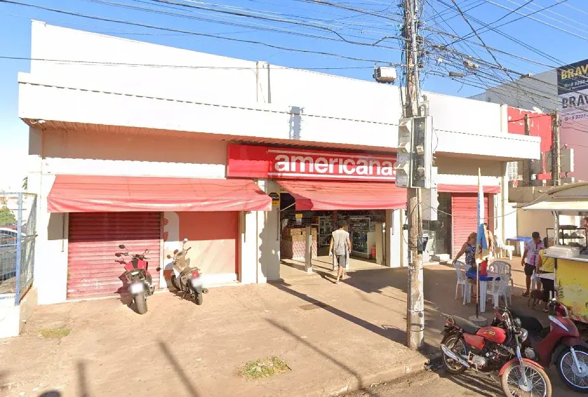 Armado, homem rende vendedor e rouba 11 celulares das Americanas 