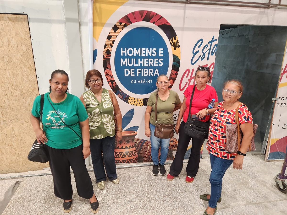 Artesãs preparam a mudança para o novo Mercado Municipal em Cuiabá